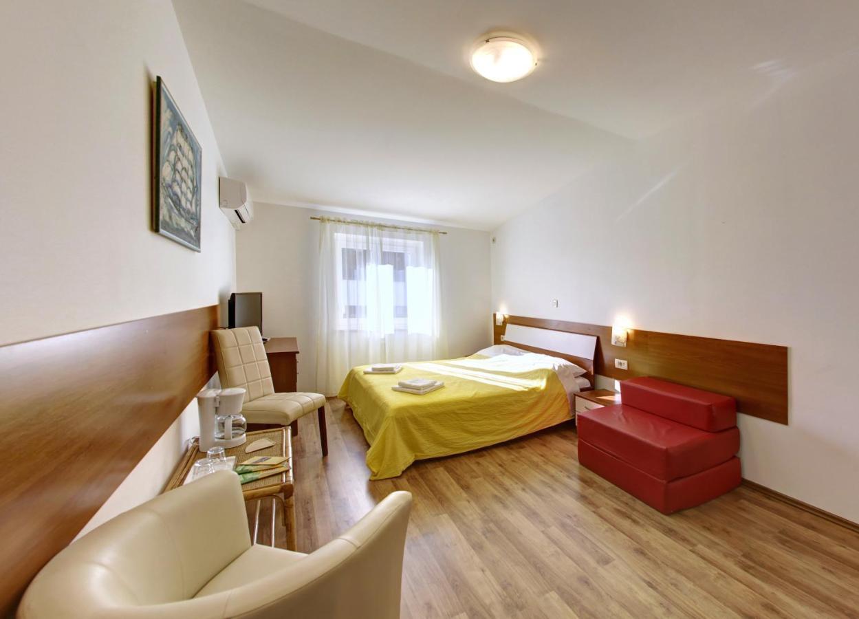 Apartments And Rooms Liburnija Opatija Chambre photo